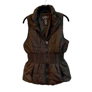 OUTER EDGE, WOMENS BLACK, OUTDOOR VEST. SLEEVELESS, ZIP UP FRONT. SIZE L